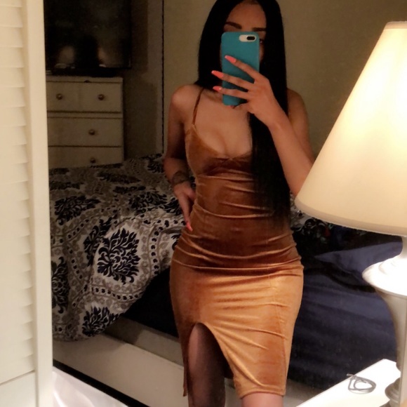 Fashion Nova Dresses & Skirts - Cute Velvet Dress💓